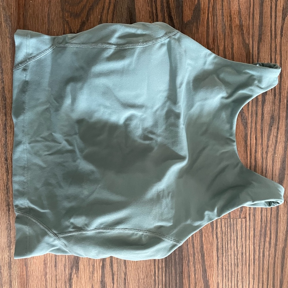 Lululemon cropped tank size 2 nwot